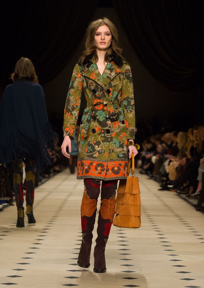 Burberry Womenswear Autumn_Winter 2015 Collection - Look 13