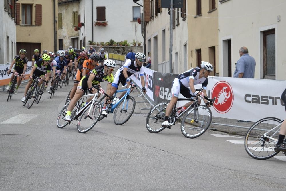1000 Euro Spendensumme beim Castelli 24h Rennen in Italien
