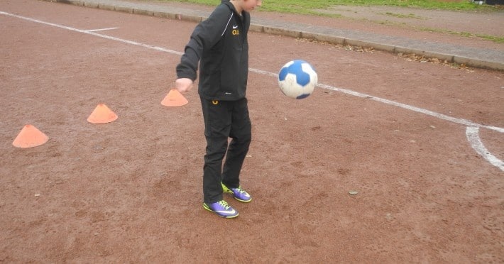 Ein Kinder Fußballschuh im Test: der Nike Mercurial Victory IV TF Junior