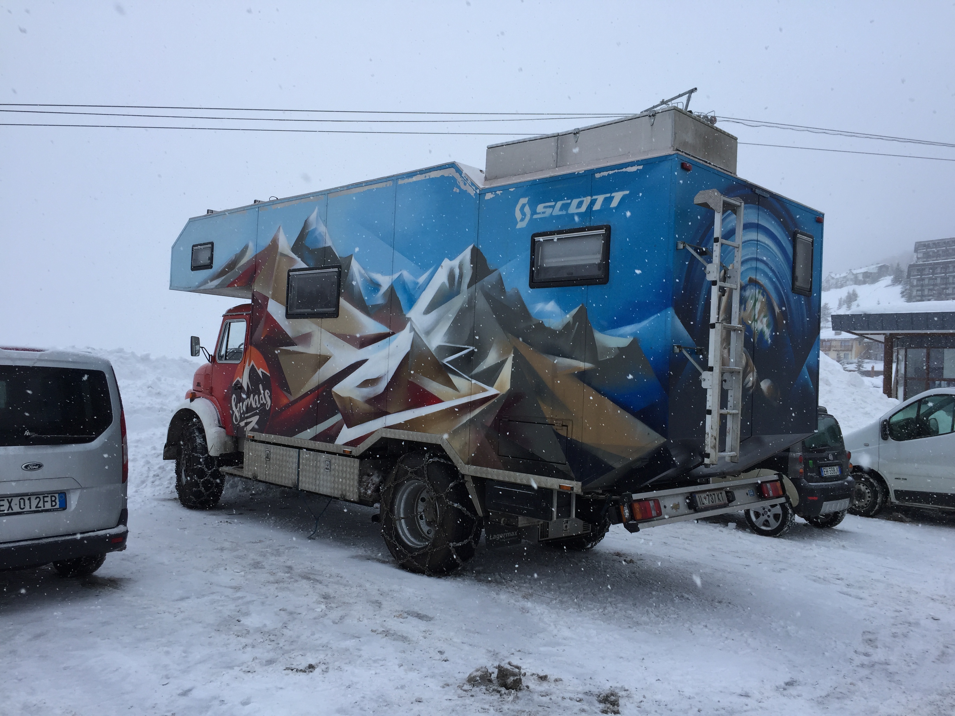 Felix Wiemers: Mit dem Snowmads Truck durch die Alpen