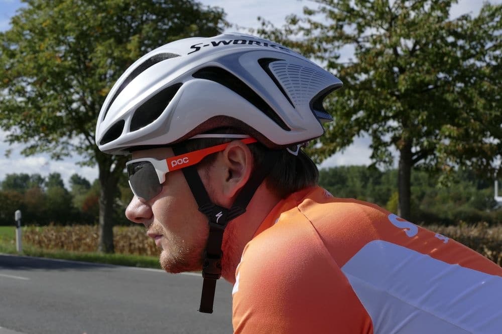 Helm Test: Klassischer Straßenhelm vs. Aero Helm