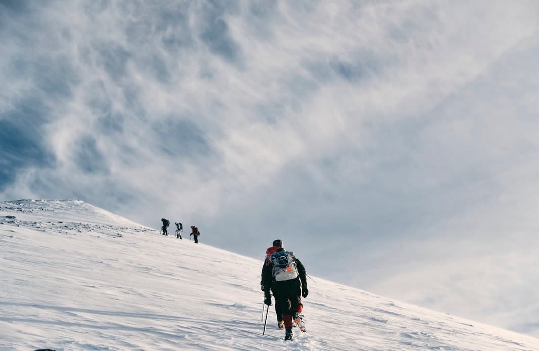 Schneeschuhwandern ein alternativer wintersport